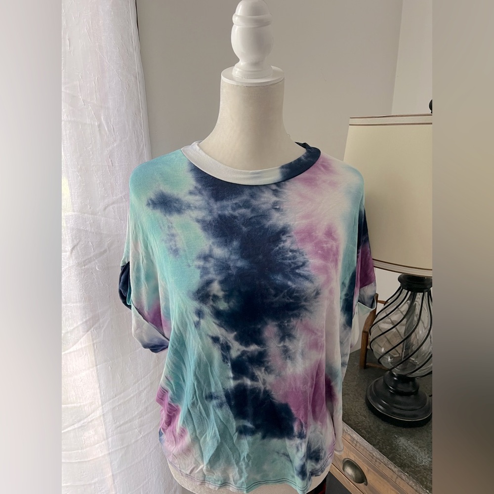 NWOT Pink Lily tie-dye tee